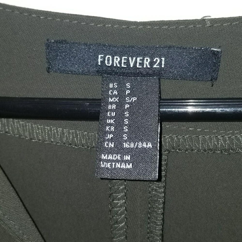 Forever 21 Green Dress with Belt - Picture 2 of 2